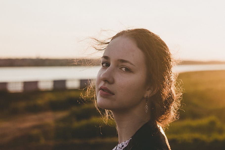 Tilt Shift Lens Photography of Woman during Sunset, attractive HD wallpaper