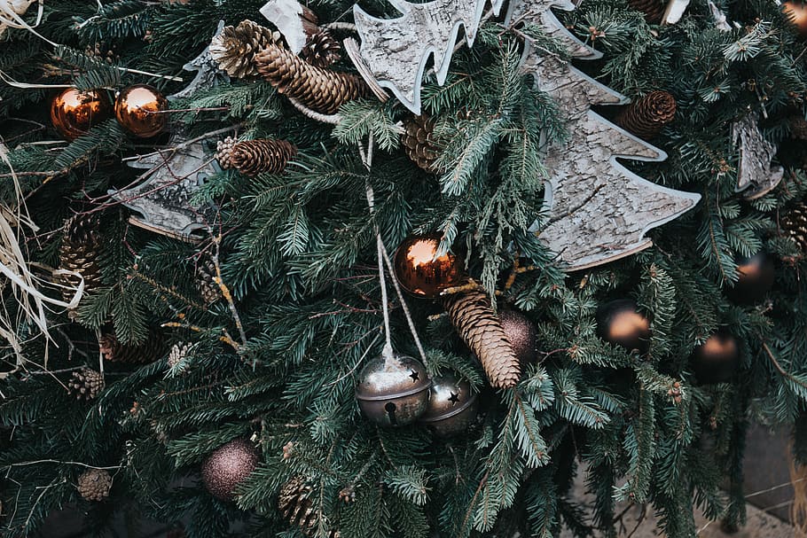 Christmas tree with baubles and pine cones, close up photography of Christmas tree HD wallpaper
