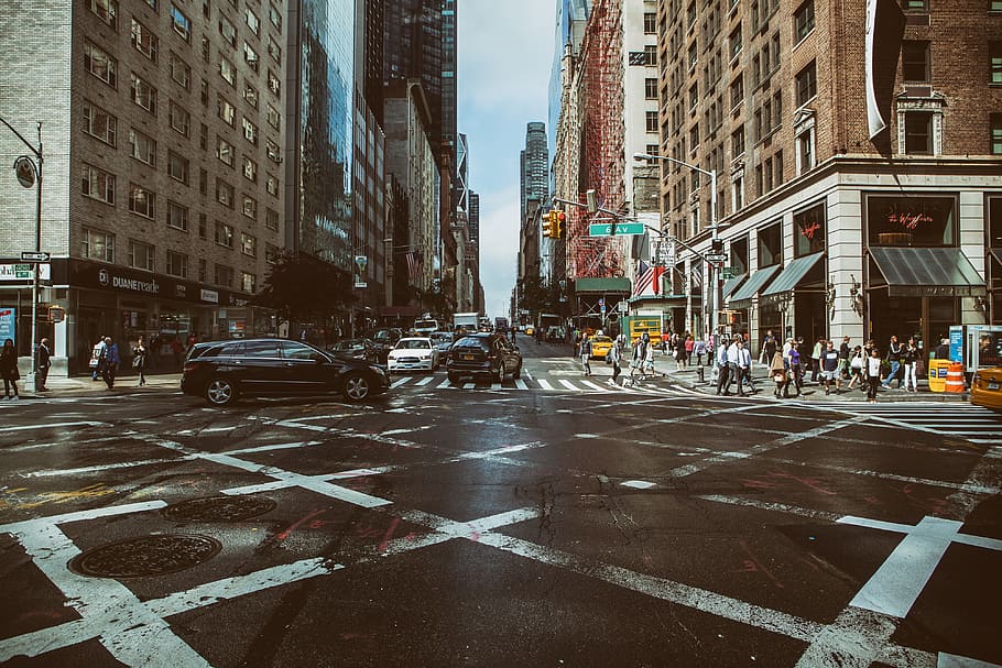 Wide angle shot taken at a traffic junction in Manhattan, New York City, HD wallpaper