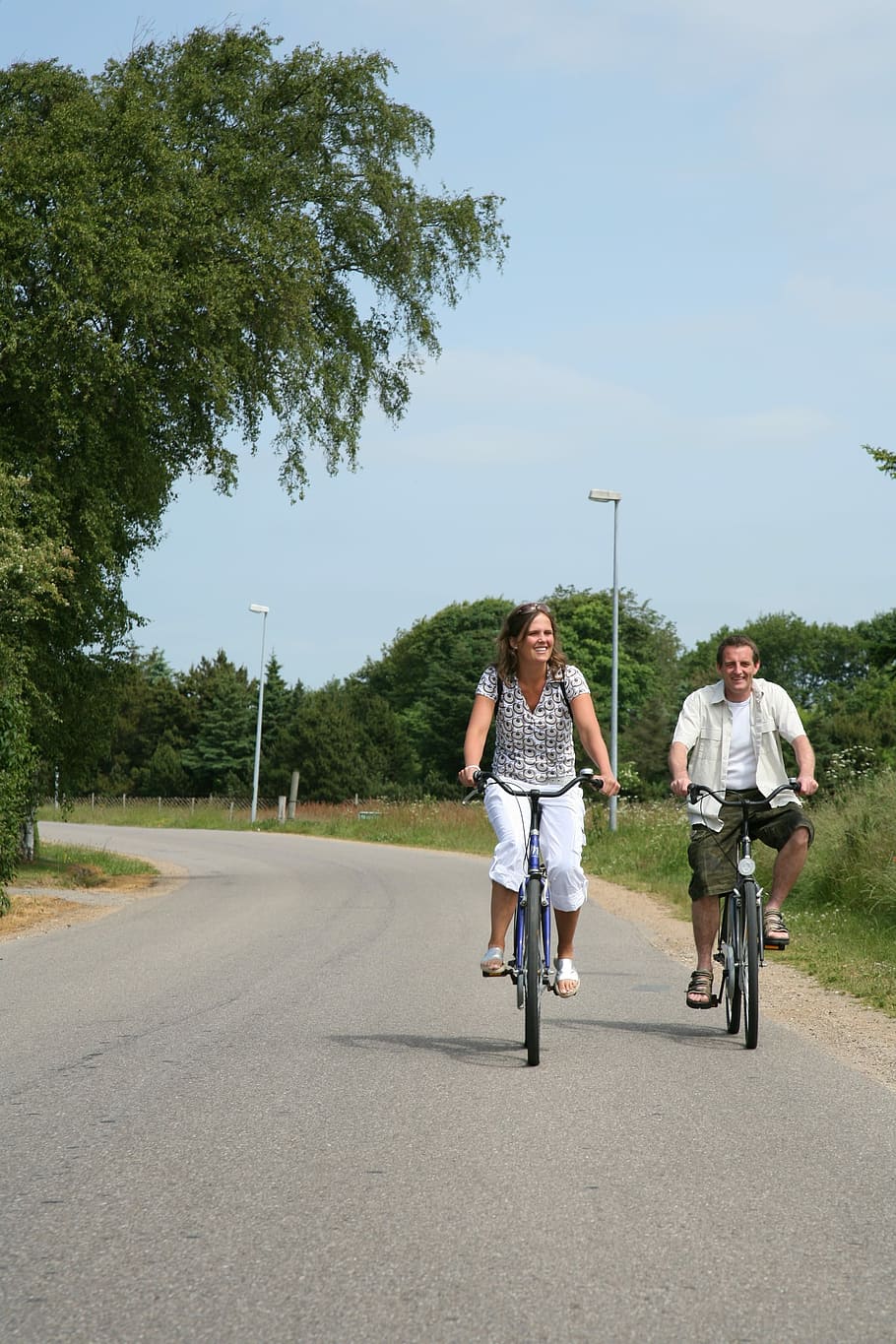 Couple, Cyclists, Bicycles, Ride, summer, road, family, together HD wallpaper