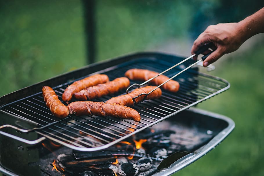 Pork and sausage on the grill, summer, outdoor, kielbasa, sausages, HD wallpaper