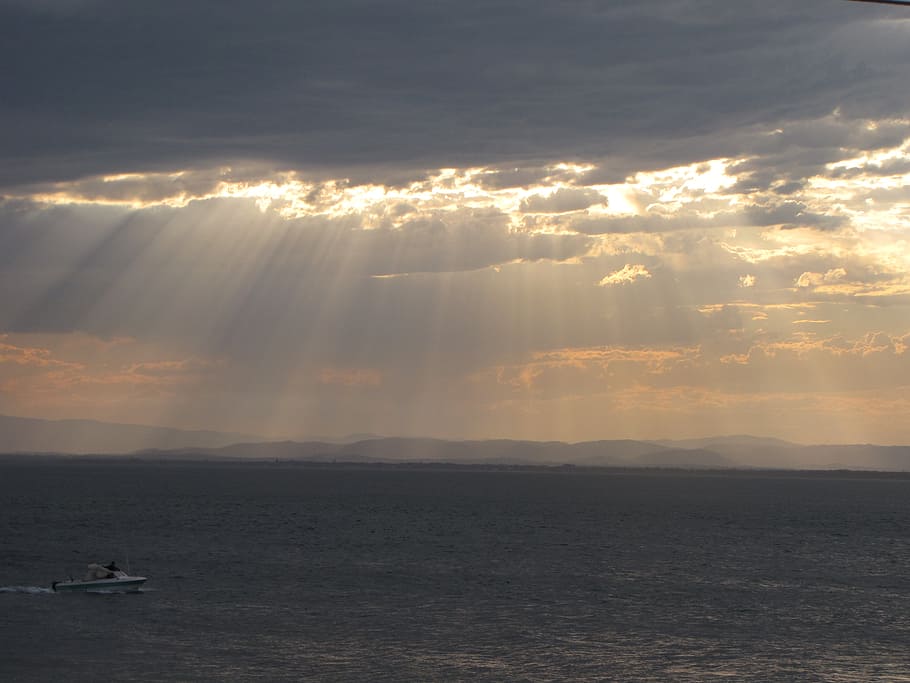 water, cloud, sunrays, light, rays of light, horizon, island HD wallpaper