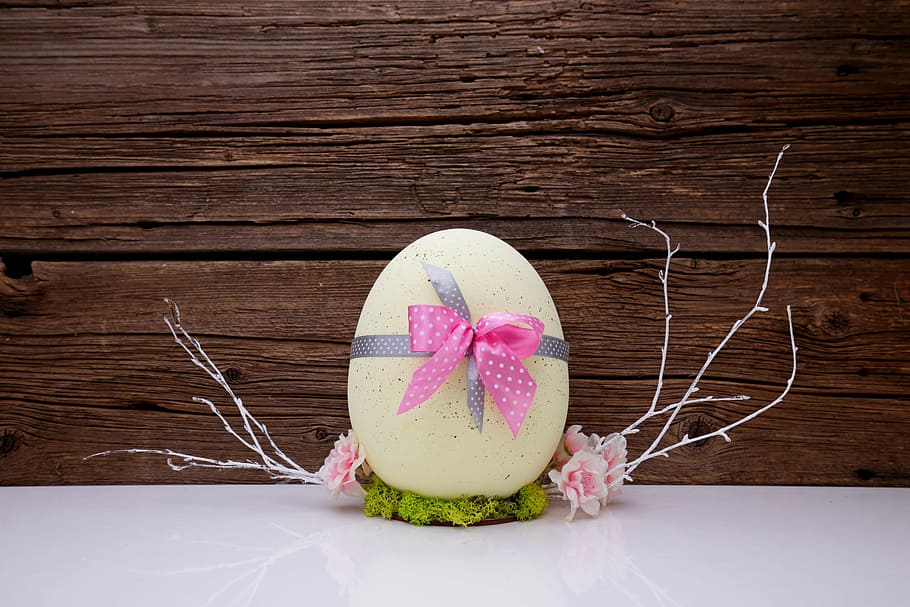 beige egg ceramic figurine, easter egg, holidays, ornaments HD wallpaper