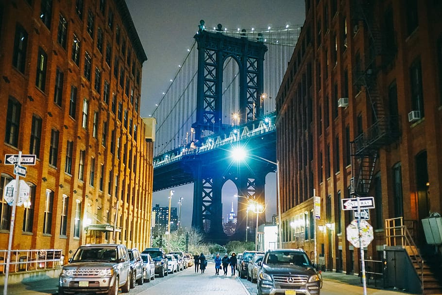 landscape photography of Brooklyn bridge at night, assorted cars parked on gray asphalt HD wallpaper