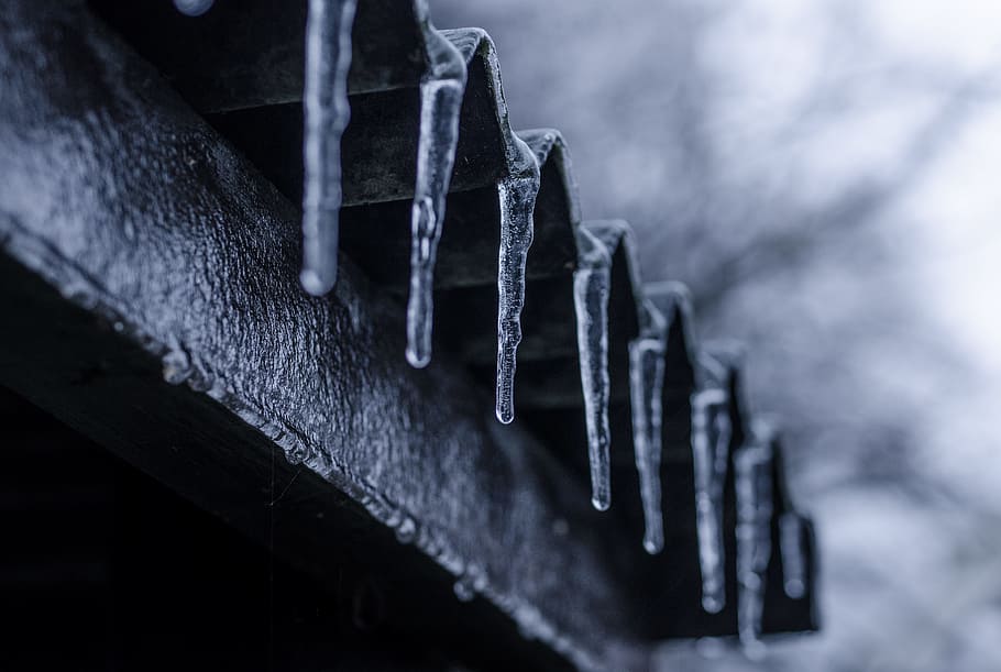 Close-up Photography of Ice Crystals on Edges of Corrugated Sheets, HD wallpaper