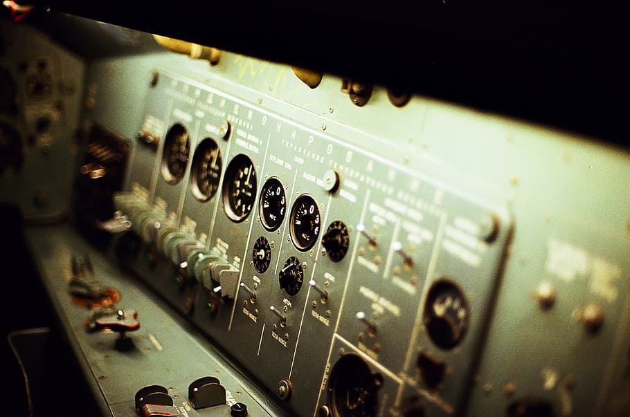 selective focus photography of grey electronic control panel, close up photo of analog gauge