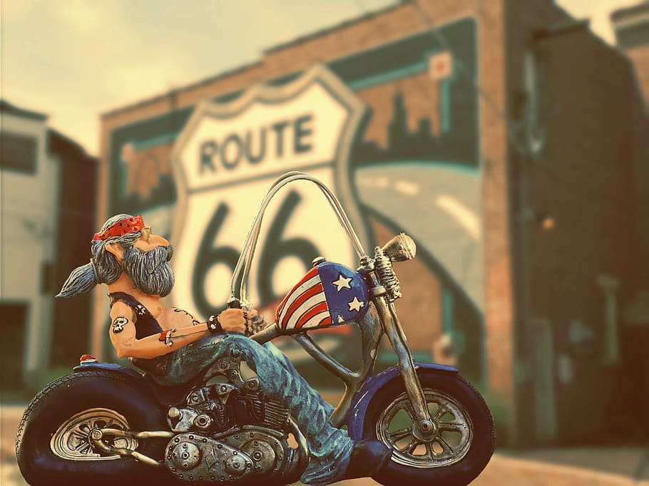 man sitting cruiser motorcycle miniature, biker, route 66, dom, HD wallpaper