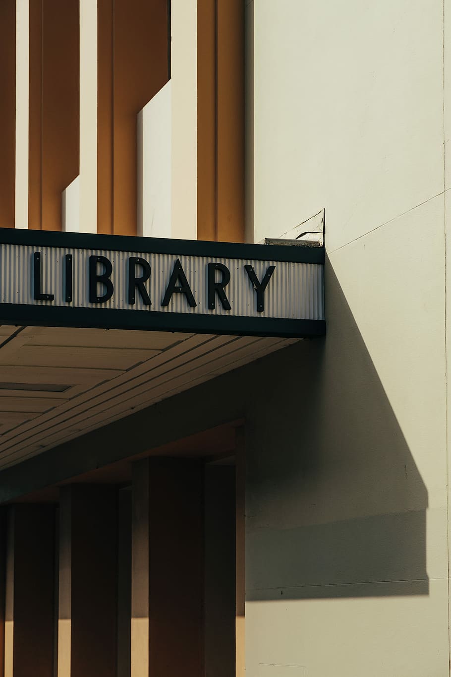 library signage, Library signage, building, sunlight, shadow HD wallpaper