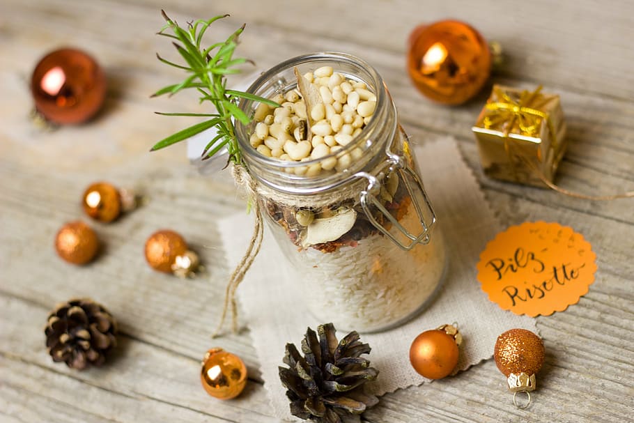 clear hermetic hair beside brown ornaments, risotto, christmas, HD wallpaper