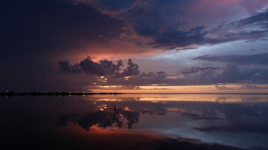gray clouds with water reflection, body of water under cloudy sky HD wallpaper