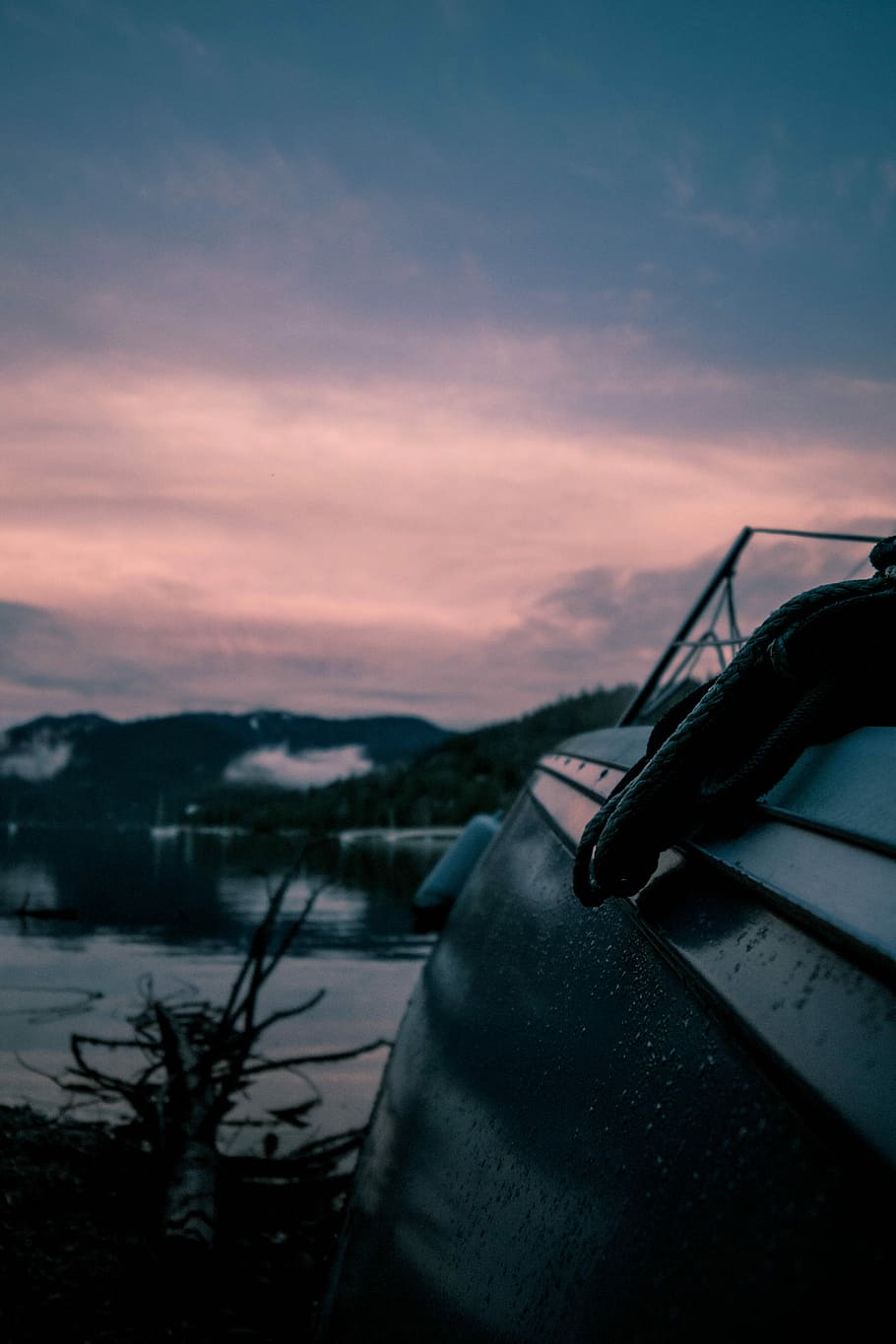 black textile above boat on calm body of water, sunset, sunrise HD wallpaper