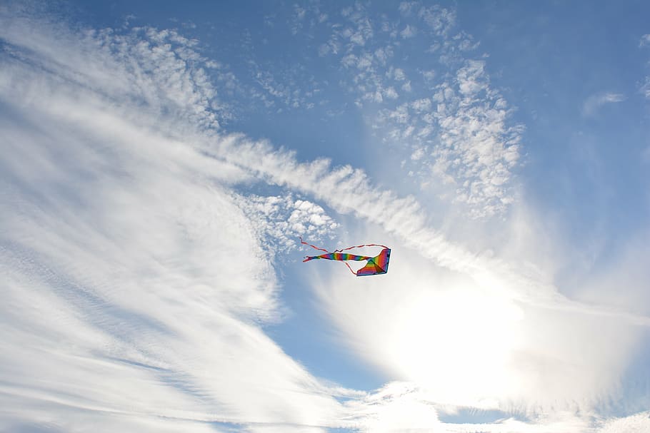 kite flying on sky, toy, clouds, air, play, leisure, dom, game HD wallpaper