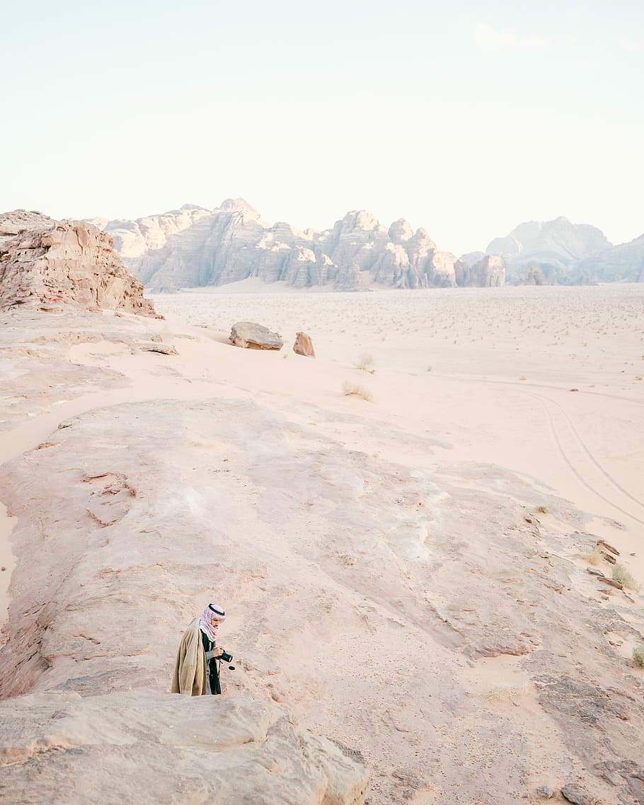 person standing on white sand desert, man standing on desert under blue sky during daytime HD wallpaper