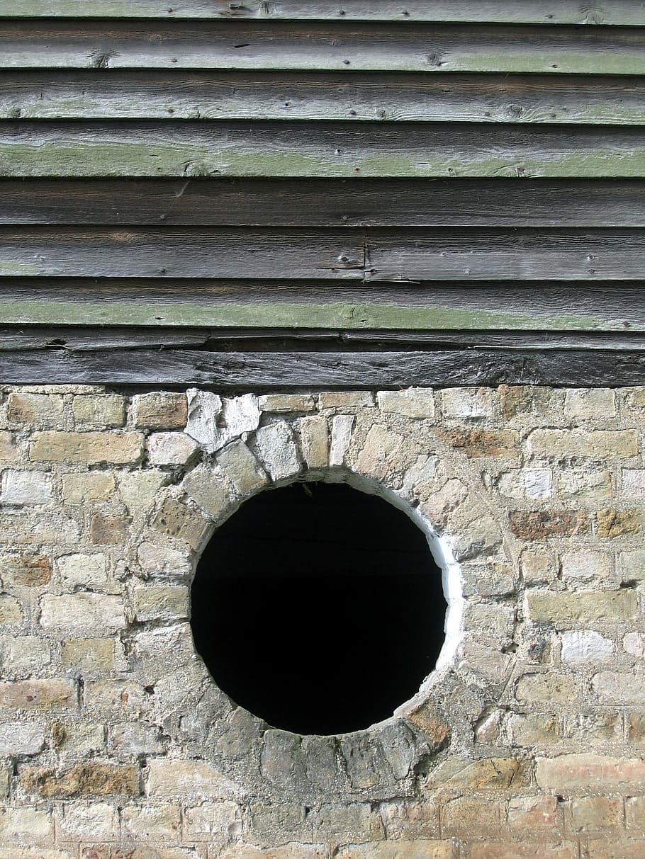 window, round, beuquette, brick, boards, hole, day, geometric shape HD wallpaper