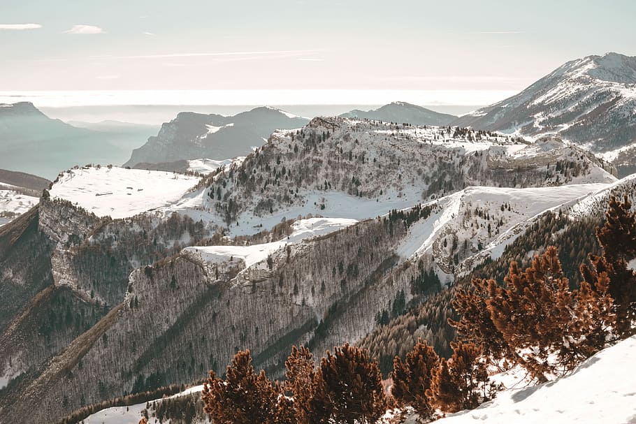 bird's-eye view of snow covered mountain under clear blue sky, bird's eye view of snow mountain HD wallpaper