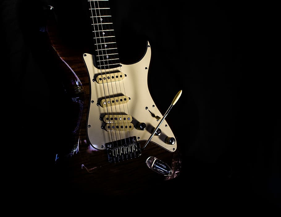 selective focus photography of white and red electric guitar, black and white stratocaster electric guitar HD wallpaper