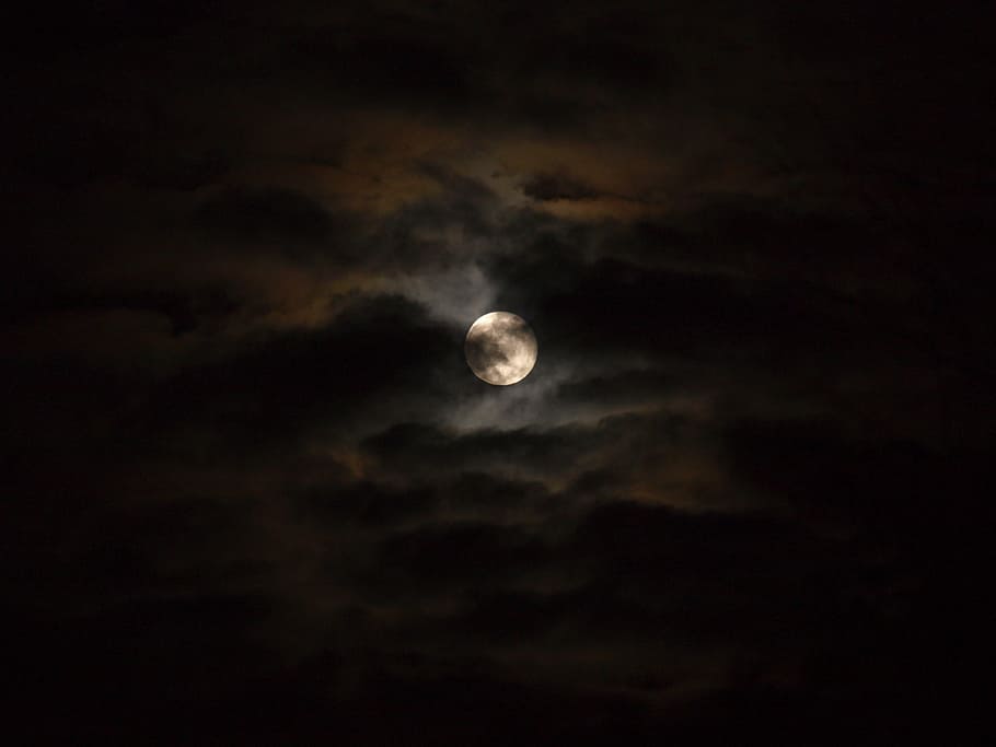 close up photography of full moon during cloudy sky, month, night