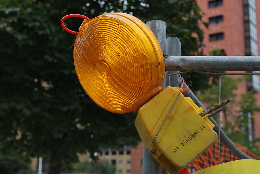 work course, light, flashing, signage, road, sidewalk, focus on foreground HD wallpaper