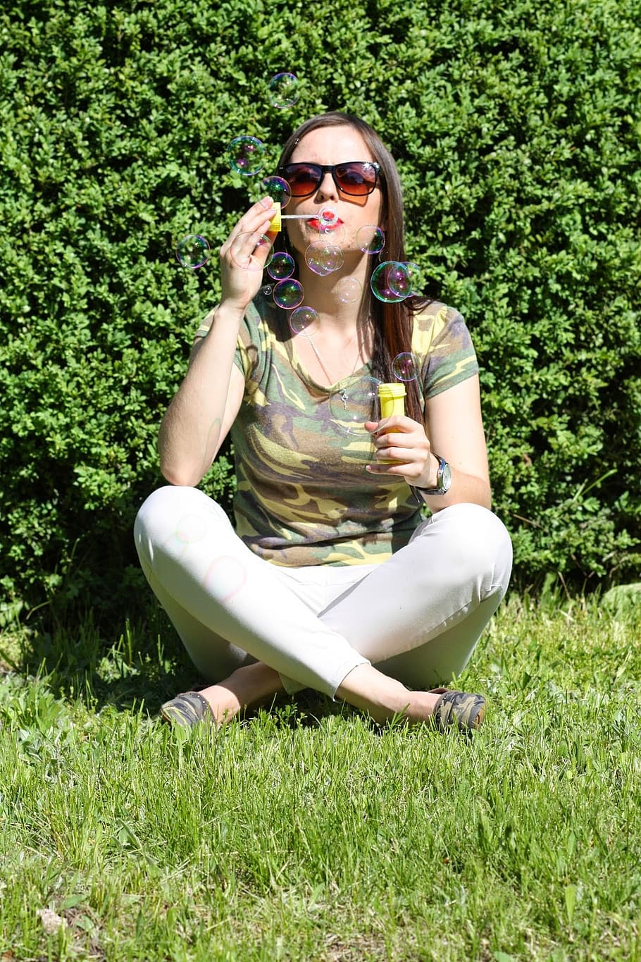 bubbles, entertainment, summer, nature, shine, green, person HD wallpaper