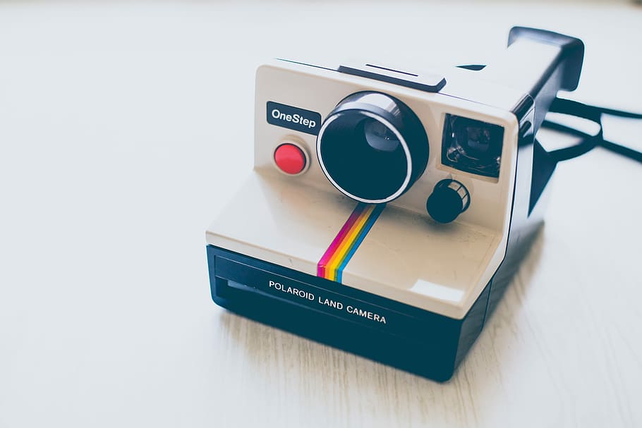 white and black Polaroid land camera, white and black One Step camera HD wallpaper