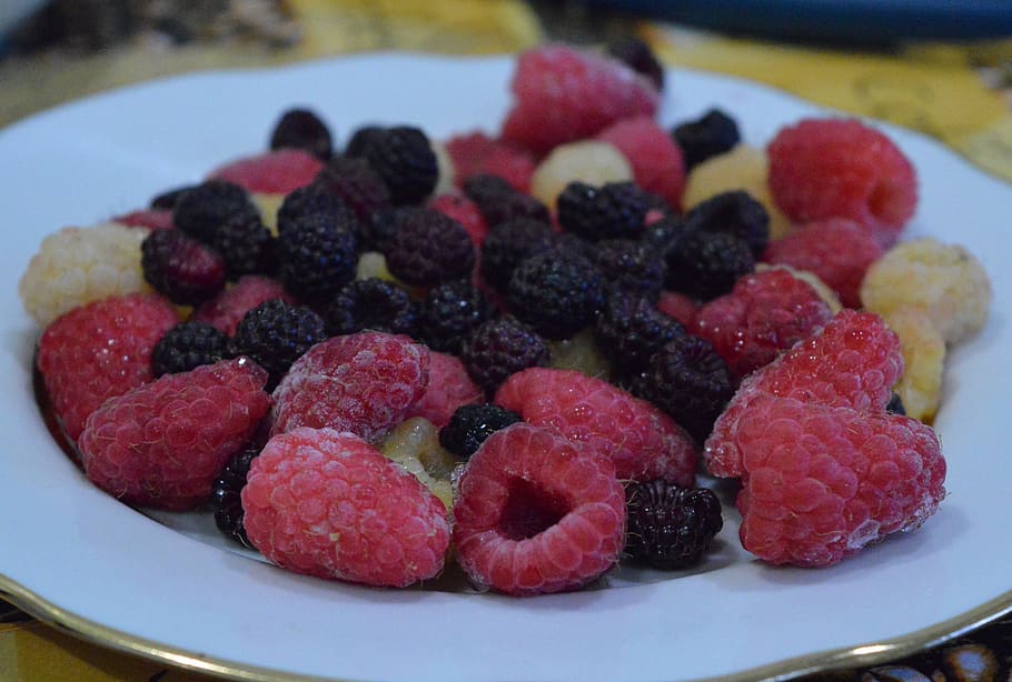 raspberry, berries of a raspberry, ripe raspberry, black berries HD wallpaper