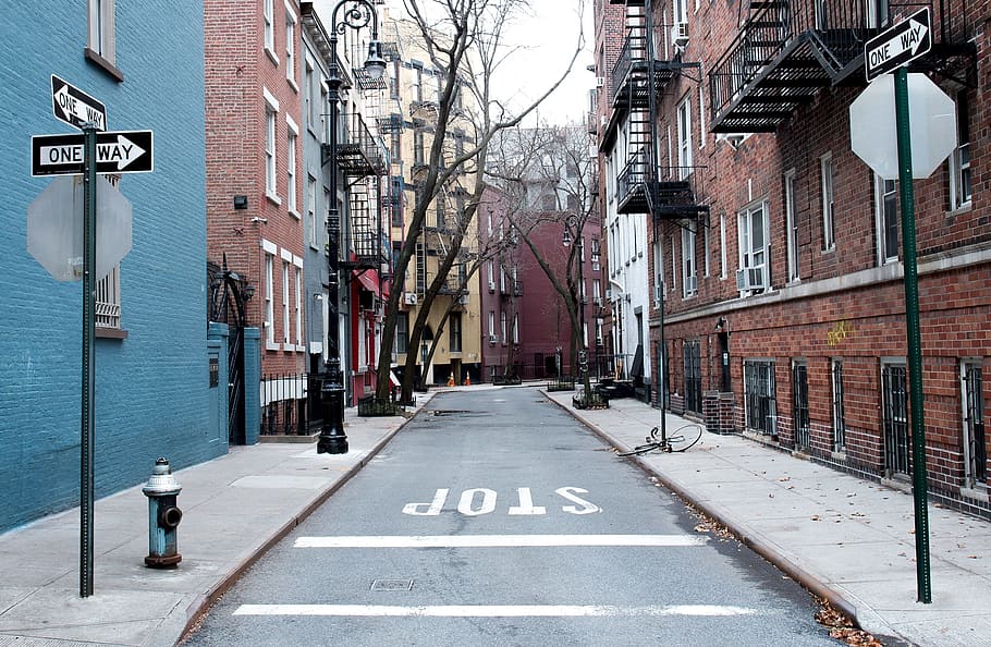 One Way signae, pavement, town, architecture, daytime, street HD wallpaper