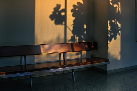 vacant brown wooden bench, brown wooden bench, shadow, retro HD wallpaper
