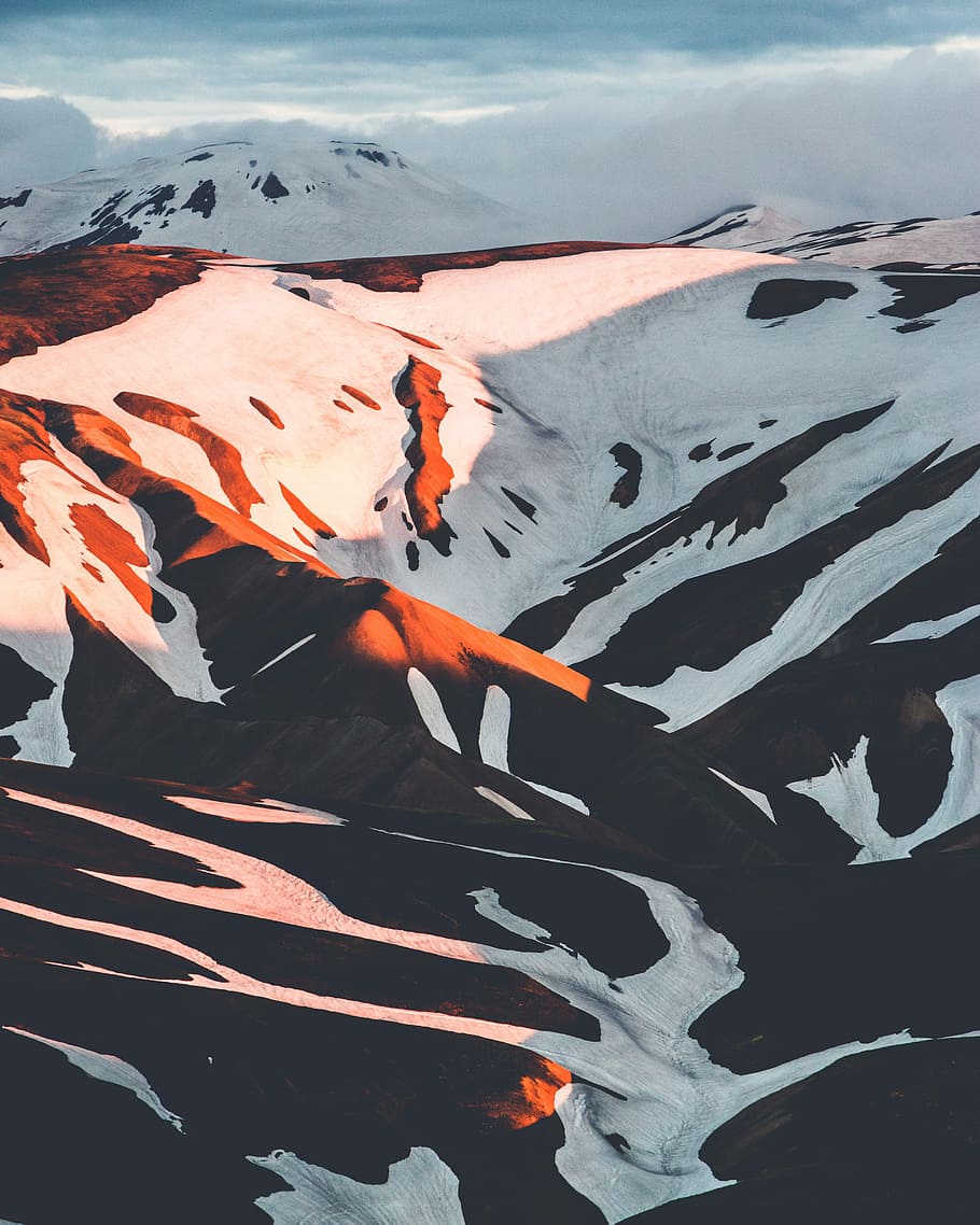 snow capped mountain during golden hour, mountain covered snow during daytime HD wallpaper