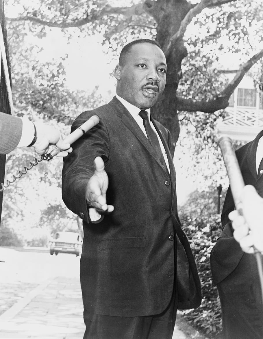 photo of Martin Luther King Jr. rising his right hand, i have a dream, HD wallpaper