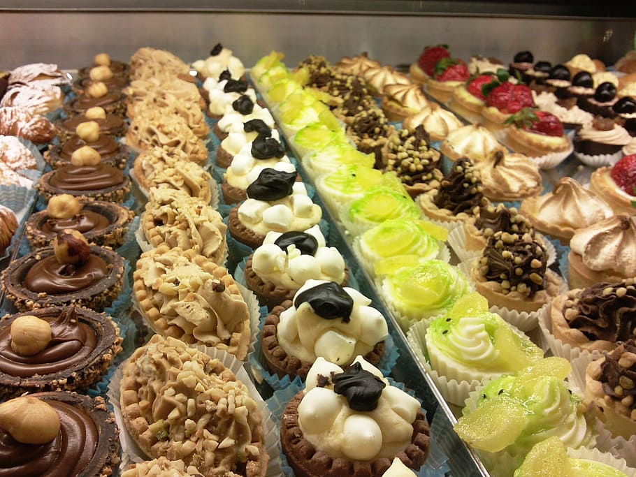 variety of muffins, candy, chocolate, delicious, sweet, nibble HD wallpaper