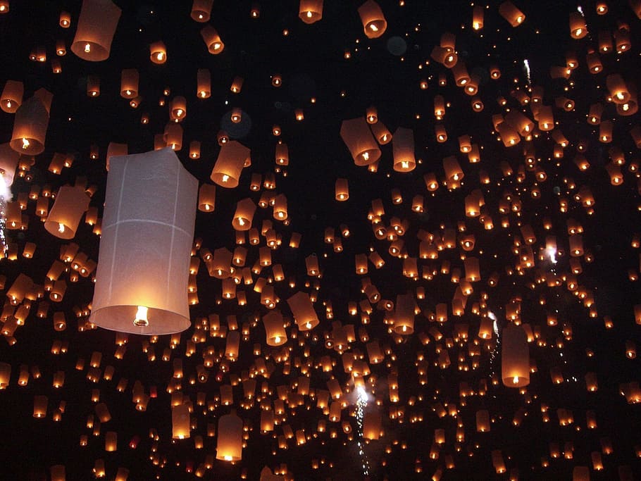 lighted sky lanterns on sky, the fullerton, hot air balloon, thailand