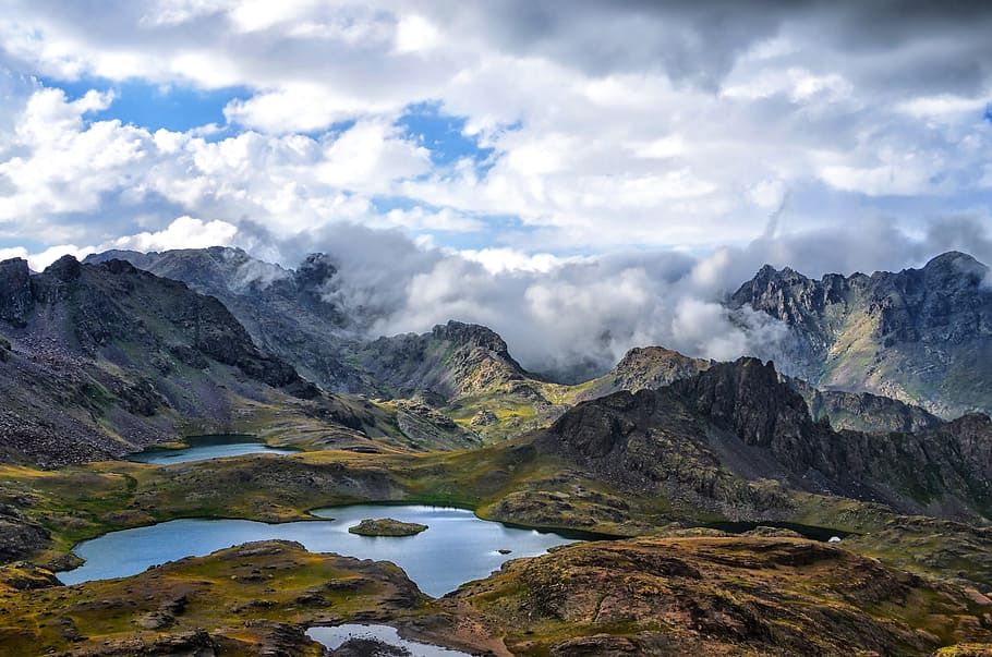 photography of brown and grey lake near mountain during daytime, HD wallpaper