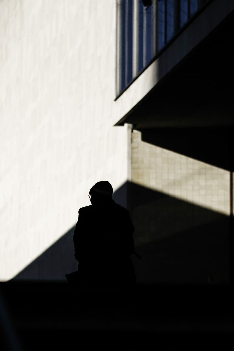 man sitting on rooftop, building, architecture, wall, brick HD wallpaper