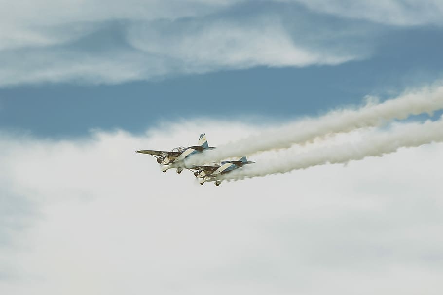 two white dog fighter planes throwing smoke on air under white cloudy skies, HD wallpaper