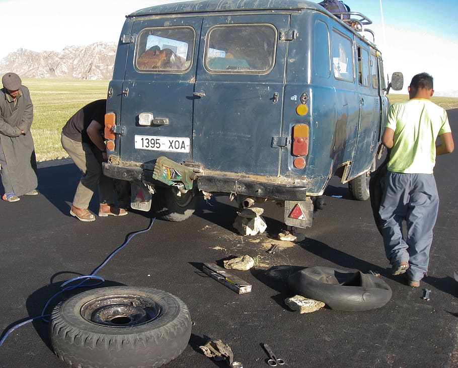 car breakdown, van, wheels, mongolia, mutual aid, men, people HD wallpaper
