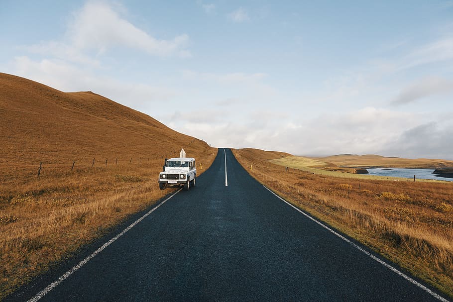 SUV park beside road, white car on road, Pause, hill, stop, jeep HD wallpaper