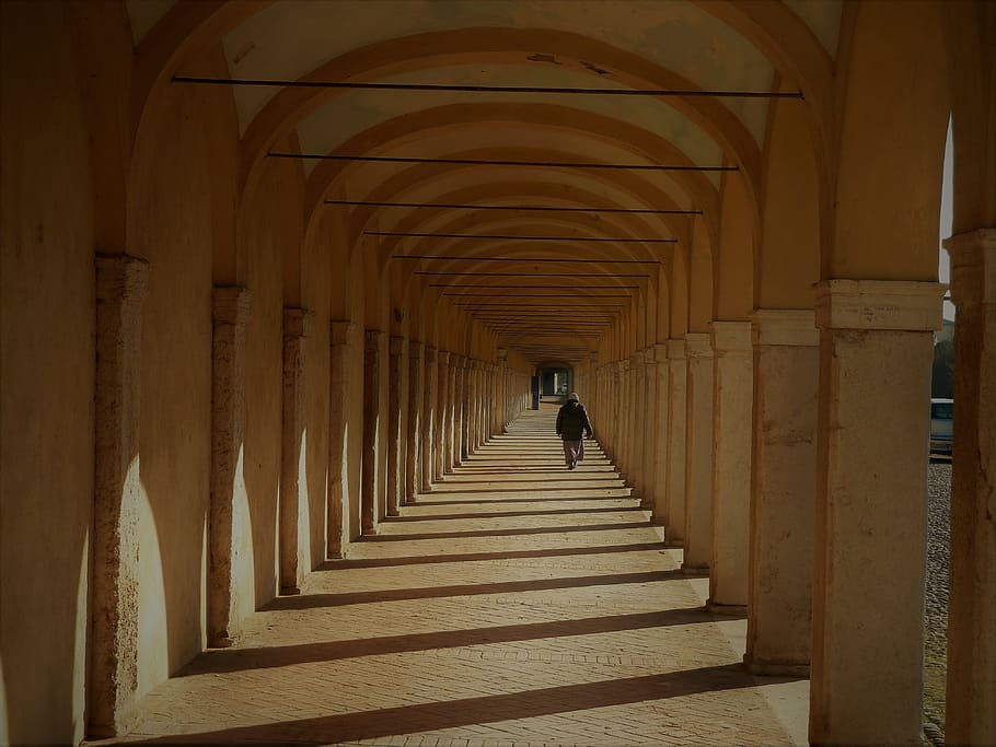 architecture, inside, corridor, column, the way forward, direction HD wallpaper