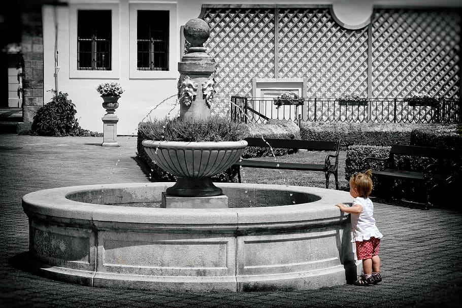 fountain, park, summer, water, baby girl, castle, black and white, HD wallpaper