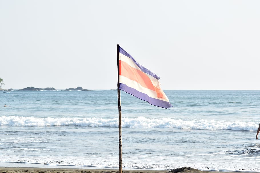 flag, beach, summer, sea, motion, water, horizon over water HD wallpaper
