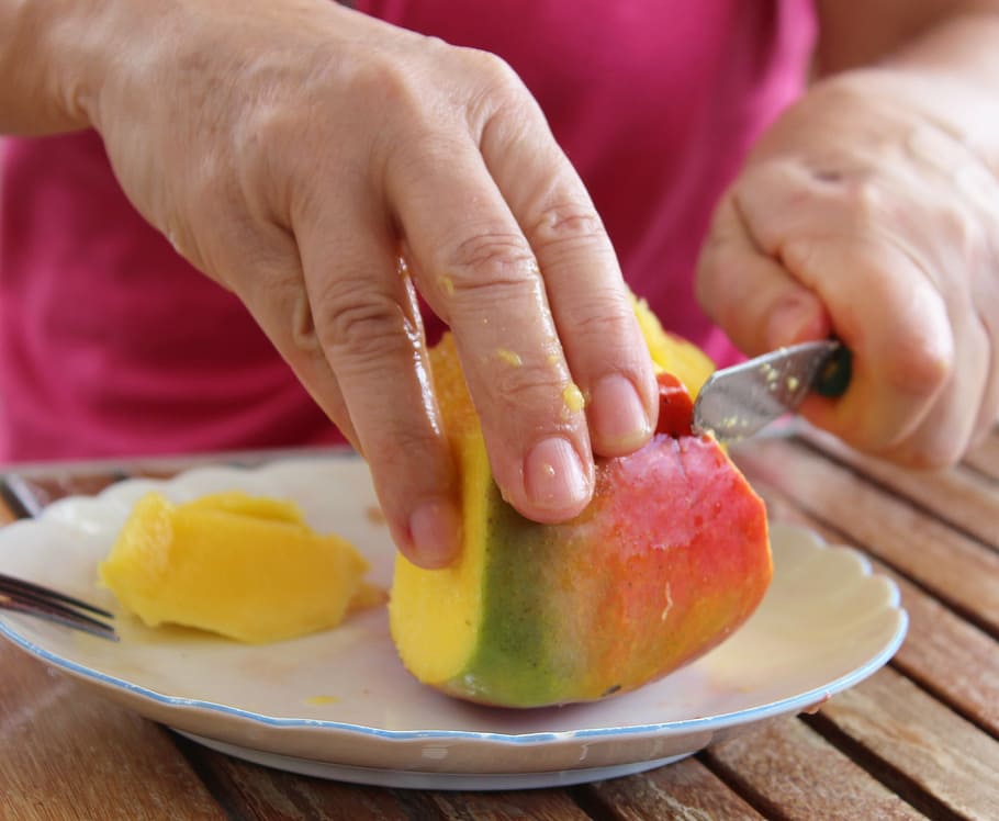 mango, hand, fruit, cut, knife, sweet, delicious, sticky, human hand HD wallpaper