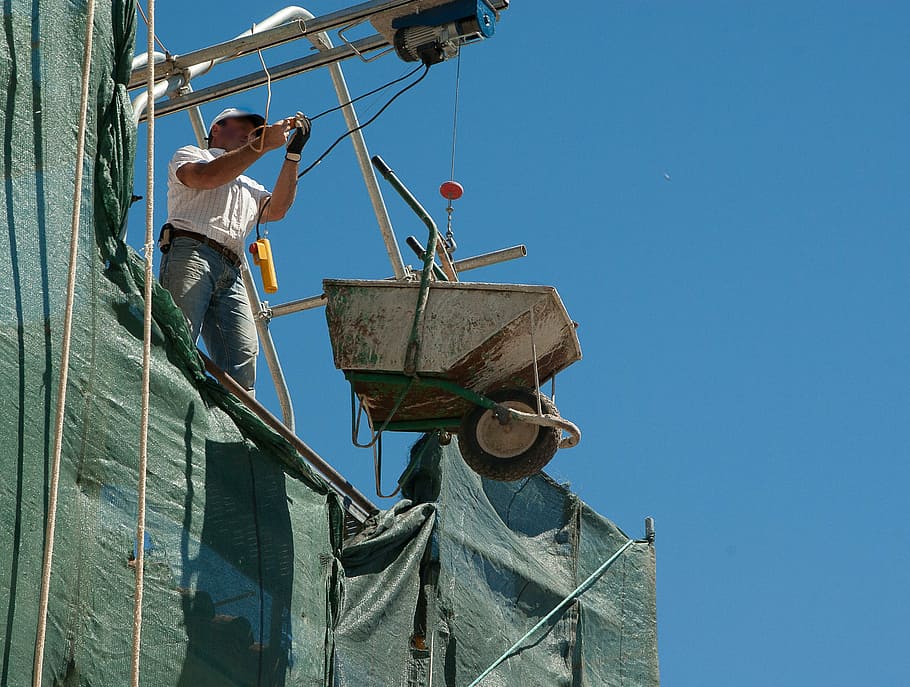 man holding cable to drop down wheelbarrow, macon, building HD wallpaper