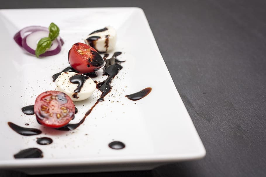 slice of onion and tomato with chocolate syrup, mozzarella HD wallpaper