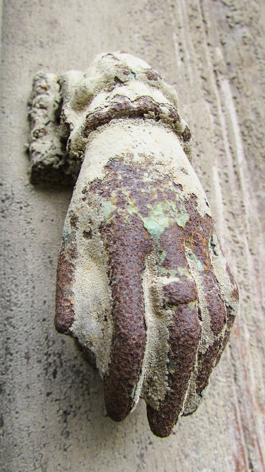door, knocker, hand, old, rusty, aged, vintage, house, gate HD wallpaper