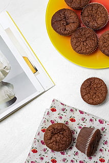 Brownies and magazine, bake, baked, cake, cakes, cupcake, cupcakes HD wallpaper