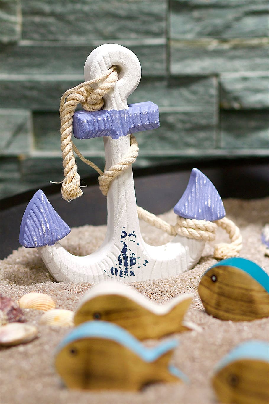 close-up photography of white and purple anchor on white sand near brown wooden fish HD wallpaper