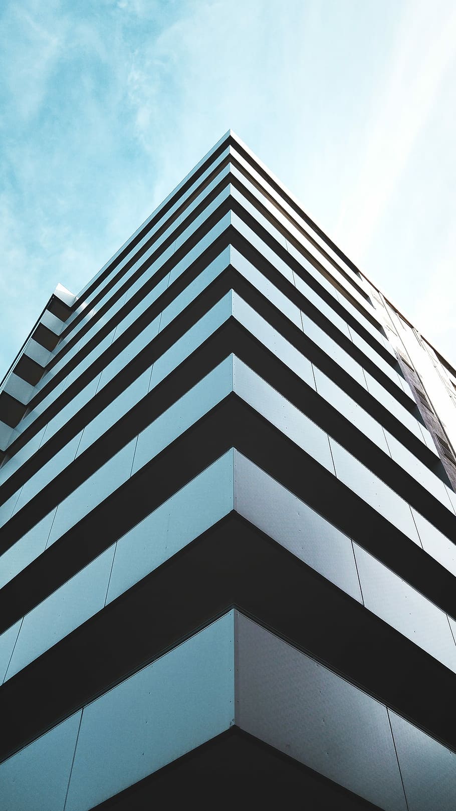 gray concrete building under white sky, structure, architecture HD wallpaper