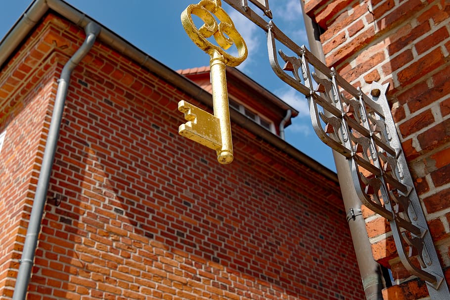 key, locksmith, golden, architecture, brick, brick wall, built structure HD wallpaper