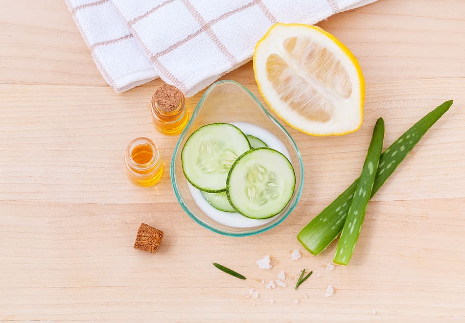 cucumber on bowl beside lemon, toner, skin, skincare, cooling, HD wallpaper