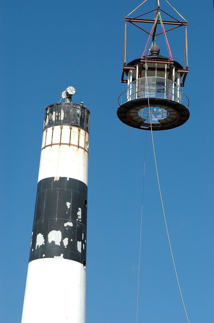 lighthouse, lamp room, maintenance, workers, crane, lifting HD wallpaper