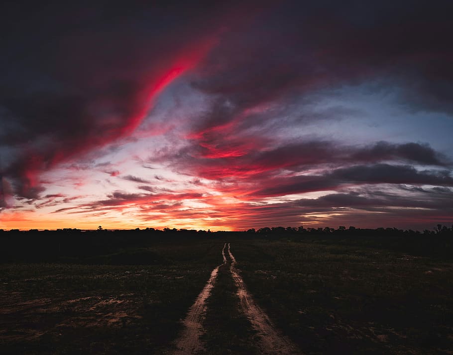 dirt country road during sunset, grass field under cloudy sky HD wallpaper